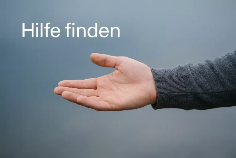 Offene Hand, die symbolisch Hilfe anbietet, vor ruhigem Hintergrund